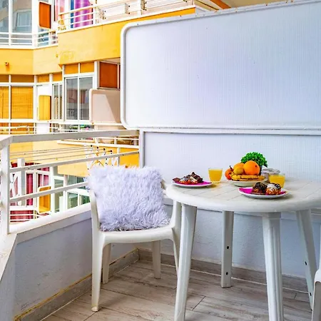 Awesome Apartment In Torremolinos With Outdoor Swimming Pool And Wifi 公寓 托雷莫利诺斯