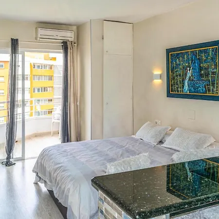 Awesome Apartment In Torremolinos With Outdoor Swimming Pool And Wifi 公寓 托雷莫利诺斯