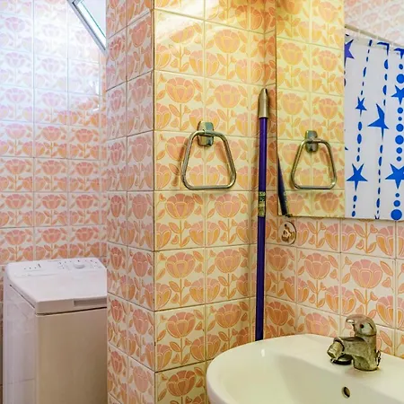 Awesome Apartment In Torremolinos With Outdoor Swimming Pool And Wifi 公寓 *